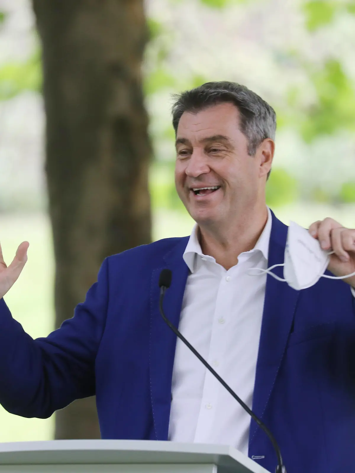 News Themen der Woche KW30 News Bilder des Tages Ministerpräsident Dr. Markus Söder, Wirtschaftsminister Hubert Aiwanger und der Leiter der Bayerischen Staatskanzlei, Staatsminister Dr. Florian Herrmann geben eine Pressekonferenz im Hofgarten Der bayrische Ministerpräsident Dr. Markus Söder gibt eine Pressekonferenz im Hofgarten in München, München Bayern im Hofgarten hinter der Staatskanzlei *** Minister President Dr Markus Söder, Minister of Economic Affairs Hubert Aiwanger and the Head of the Bavarian State Chancellery, Minister of State Dr Florian Herrmann give a press conference in the Hofgarten The Bavarian Minister President Dr Markus Söder gives a press conference in the Hofgarten in Munich, Munich Bavaria in the Hofgarten behind the State Chancellery