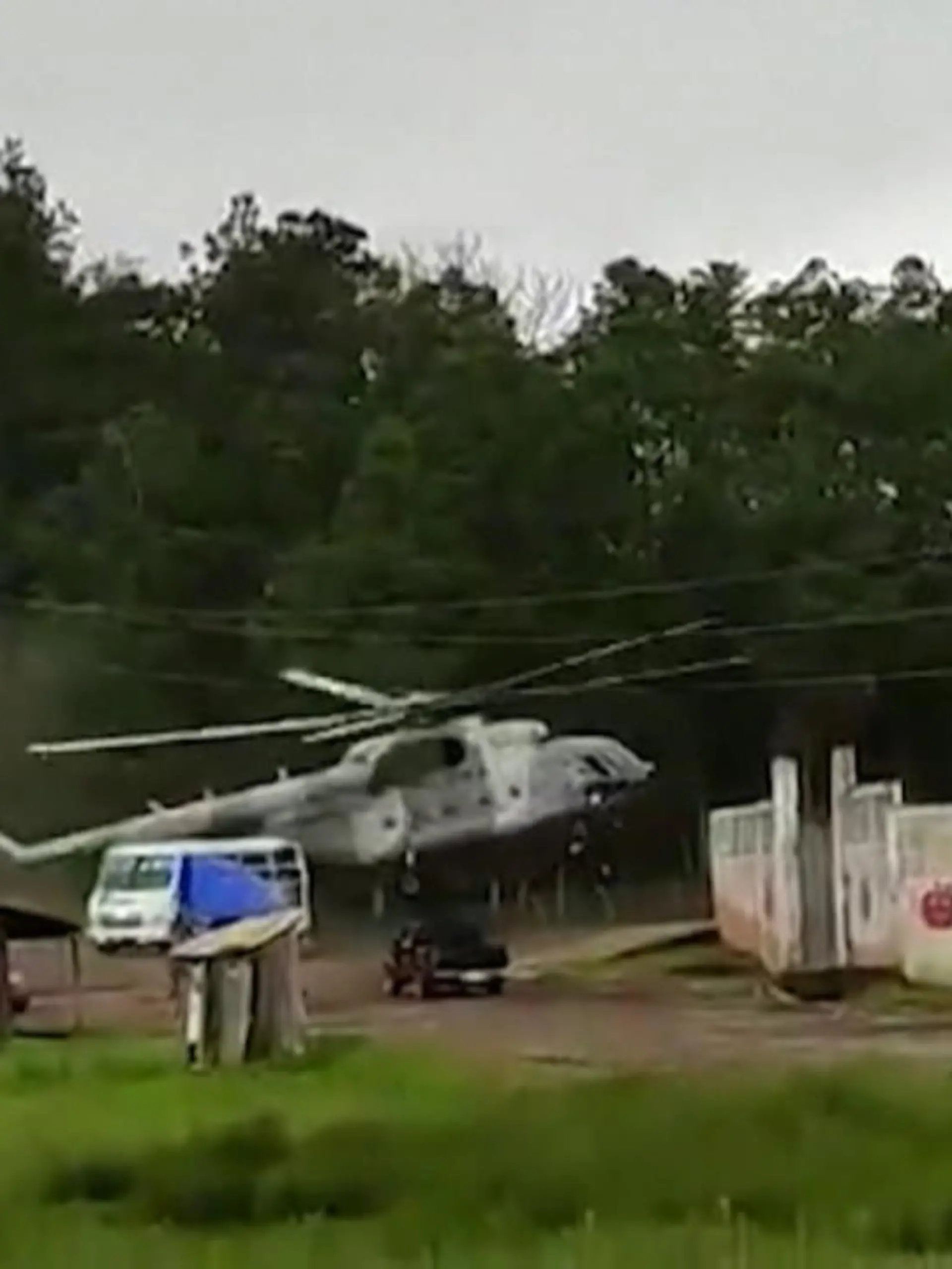 Bild zu: "Helikopter legt Bruchlandung hin"
