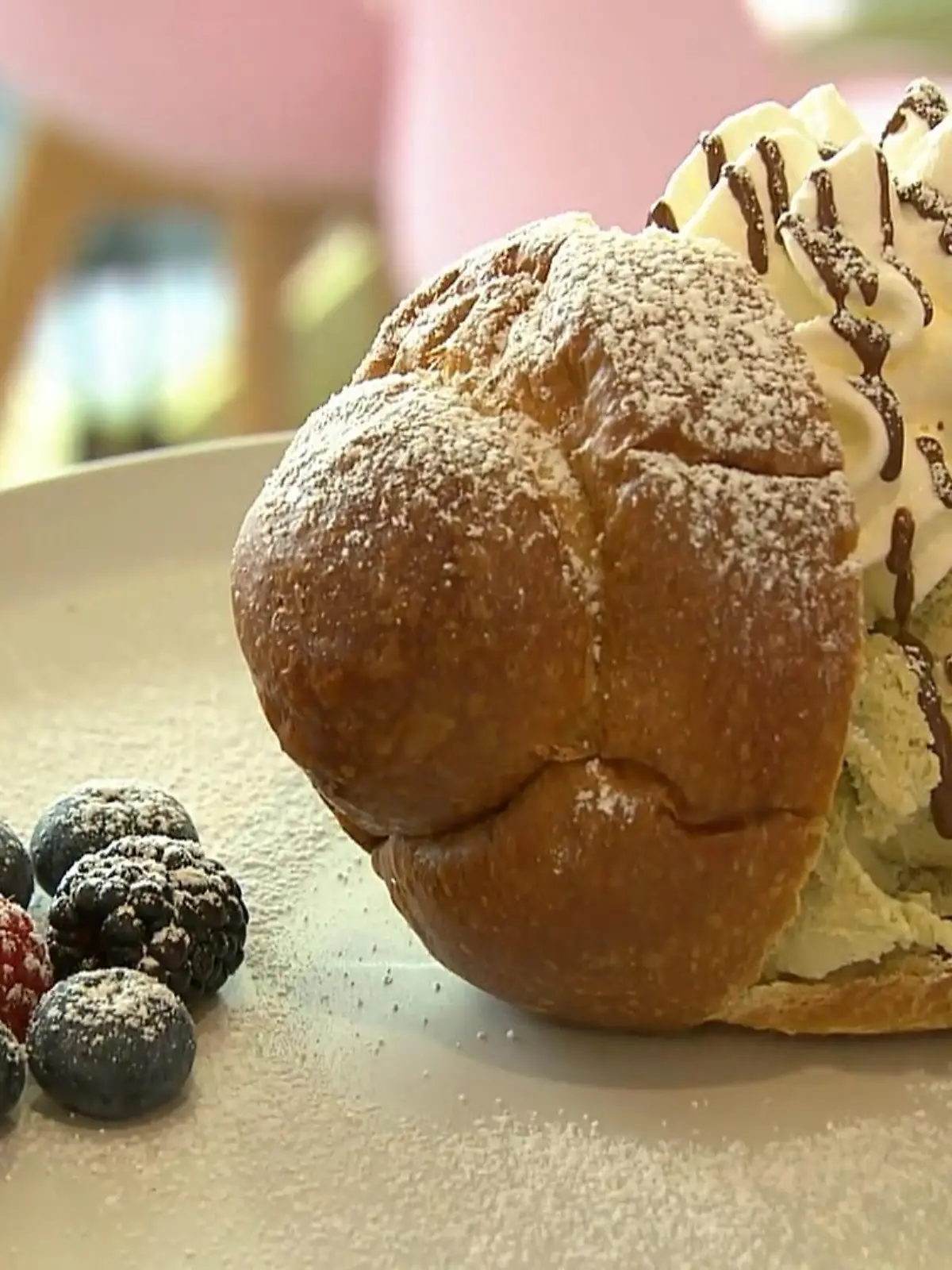 Bild zu: "Eis im Brioche in Köln"