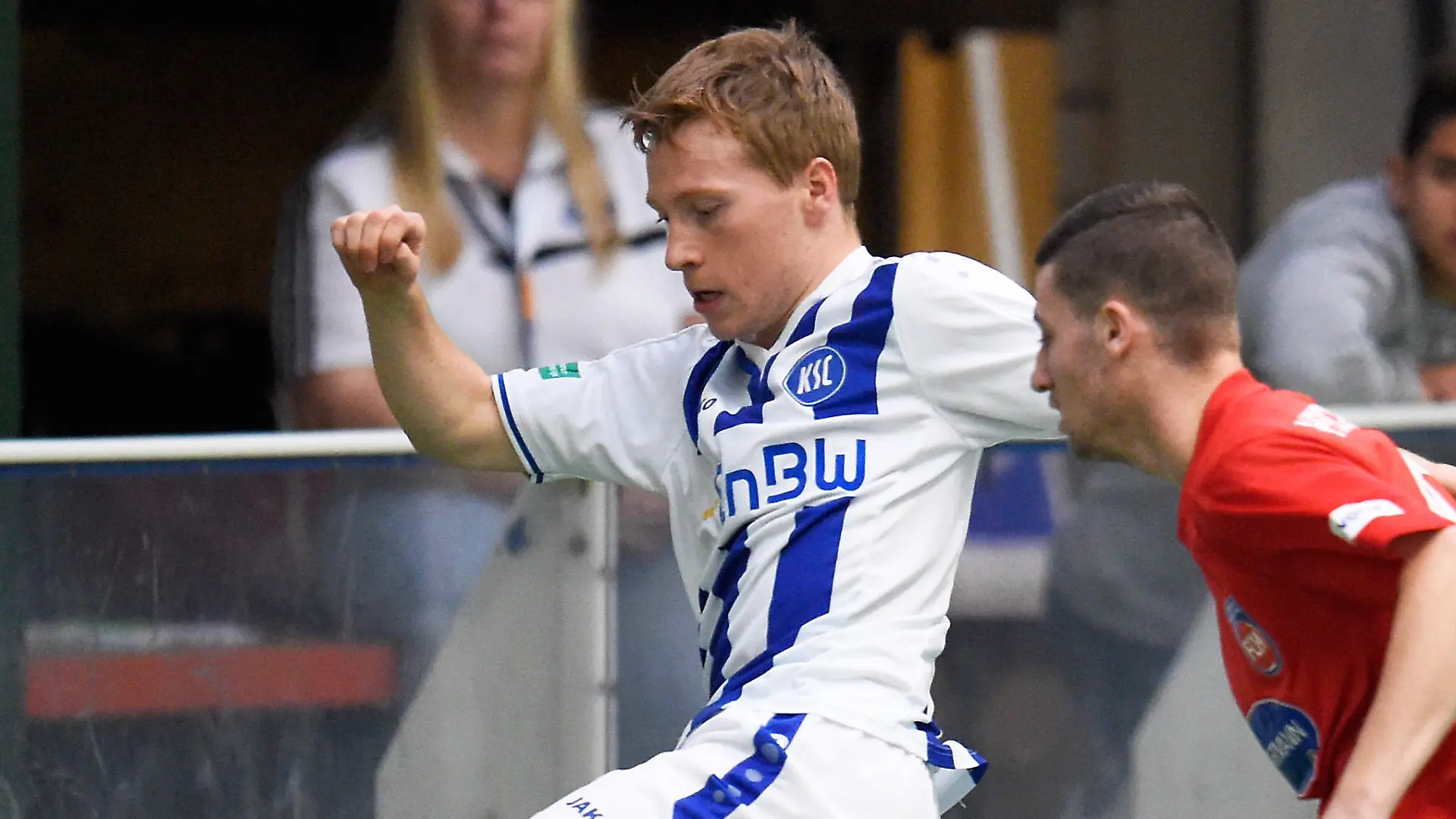 Karlsruher SC - 1.FC Heidenheim: Jan ENGELS (KSC) im Zweikampf mit Daniel ABDULAHAD (Heidenheim) Fussball Junioren U19 Indoor-Cup, Linkenheim, 09.01.2016 --