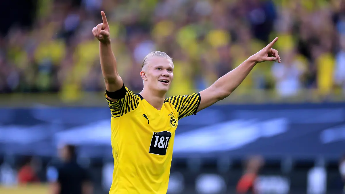 HAALAND Erling Team Borussia Dortmund jubelt nach seinem Tor zum 3 : 1 1. Bundesliga Start Saison 2021- 2022 Borussia Dortmund - Eintracht Frankfurt 5 : 2 am 14. 08.2021 in Dortmund DFL REGULATIONS PROHIBIT ANY USE OF PHOTOGRAPHS as IMAGE SEQUENCES and/or QUASI-VIDEO *** HAALAND Erling Team Borussia Dortmund cheers after his goal to 3 1 1 Bundesliga start season 2021 2022 Borussia Dortmund Eintracht Frankfurt 5 2 on 14 08 2021 in Dortmund DFL REGULATES PROHIBIT ANY USE OF PHOTOGRAPHS as IMAGE SEQUENCES and or QUASI VIDEO