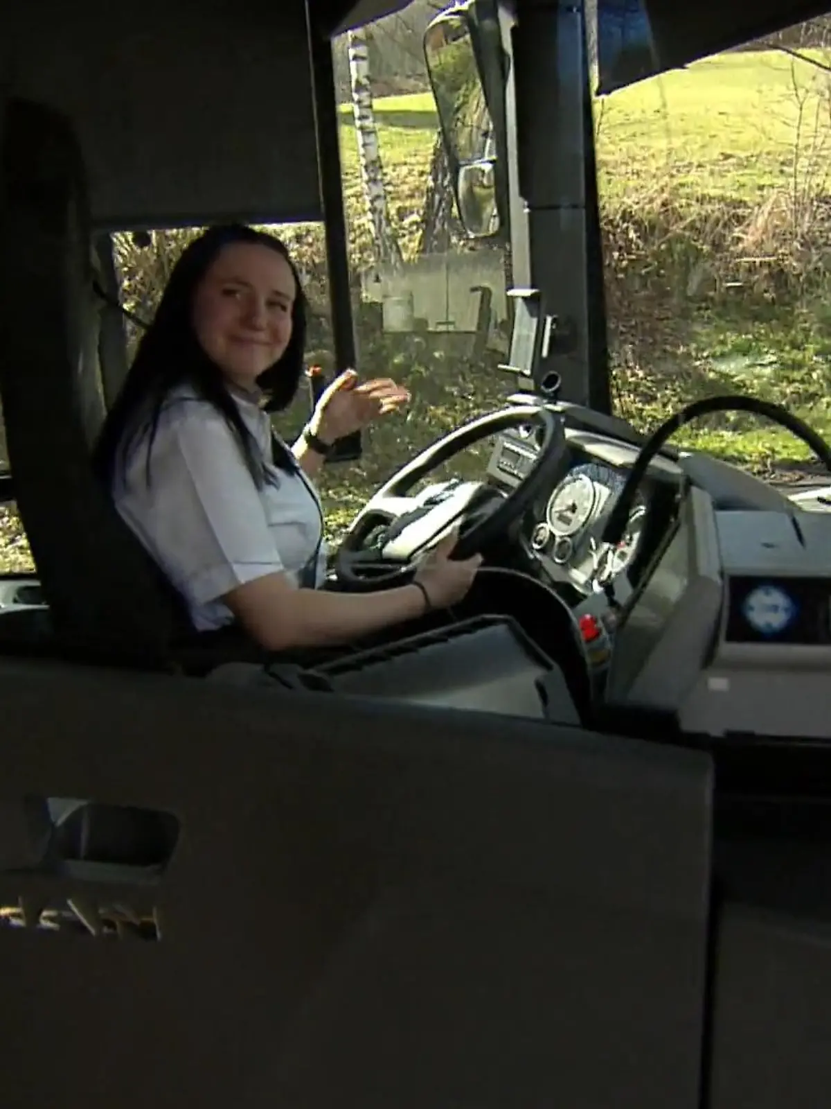 Bild zu: "Bus-Prinzessin wirbt für ihren Job"