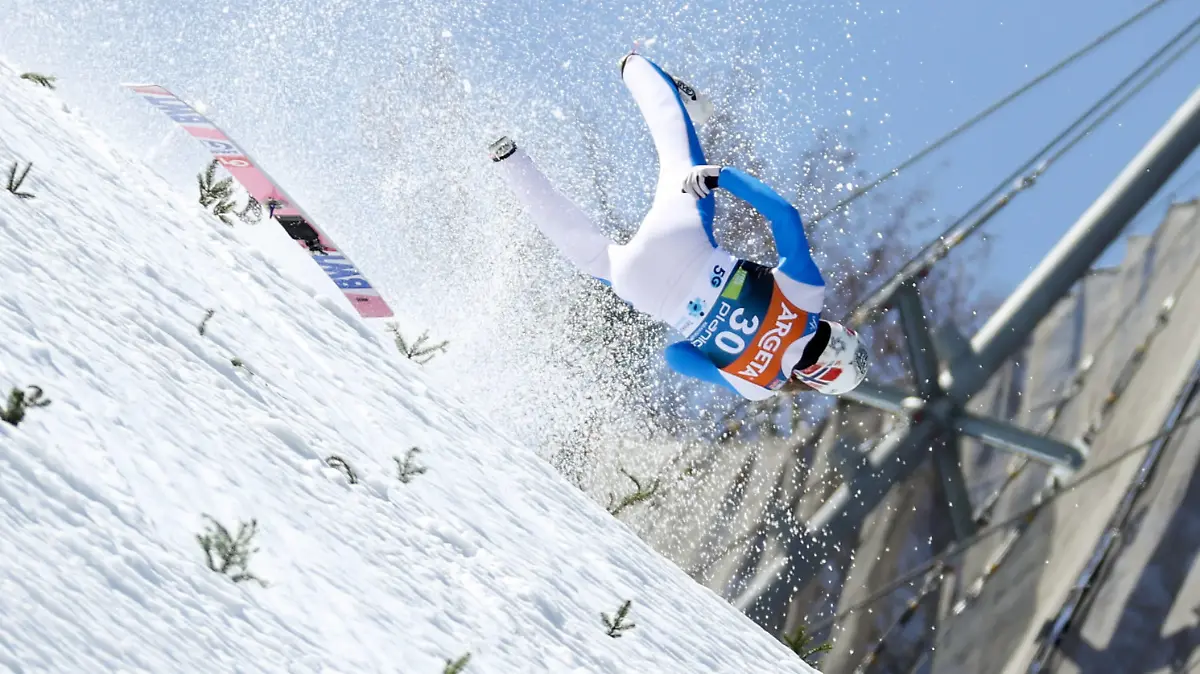  SKI FLYING - FIS WC Planica PLANICA,SLOVENIA,25.MAR.21 - NORDIC SKIING, Ski jumping, Skispringen, Ski, nordisch SKI FLYING - FIS World Cup. Image shows Daniel Andre Tande NOR. Keywords: crash. PUBLICATIONxINxGERxHUNxONLY GEPAxpictures/xChristianxWalgram