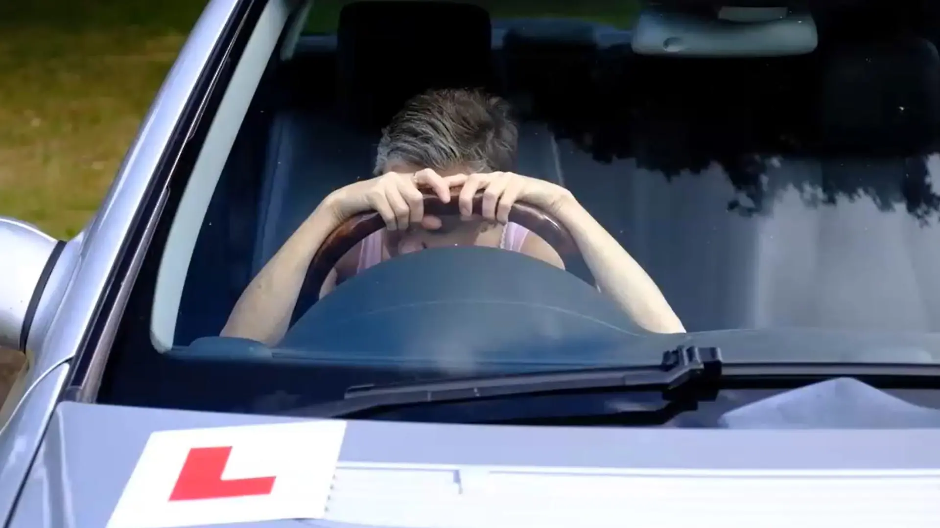 Isabelle Stedman aus England ist bei einer Fahrstunde in Ohnmacht gefallen.