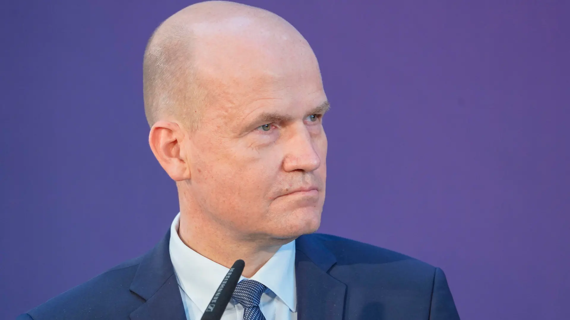 Pressekonferenz zur Klausurtagung des Geschaeftsfuehrenden Vorstands der CDU/CSU Bundestagsfraktion Aktuell, 11.04.2021, Berlin, Ralph Brinkhaus MdB Vorsitzender der CDU/CSU-Bundestagsfraktion im Portrait bei der Pressekonferenz zur Klausurtagung des Geschaeftsfuehrenden Vorstands der CDU/CSU in der Paul-Loebe-Halle in Berlin Berlin Berlin Deutschland *** Press conference on the closed meeting of the executive committee of the CDU CSU Bundestag faction Current, 11 04 2021, Berlin, Ralph Brinkhaus MdB Chairman of the CDU CSU Bundestag faction in portrait at the press conference on the closed meeting of the executive committee of the CDU CSU in the Paul Loebe Halle in Berlin Berlin Germany