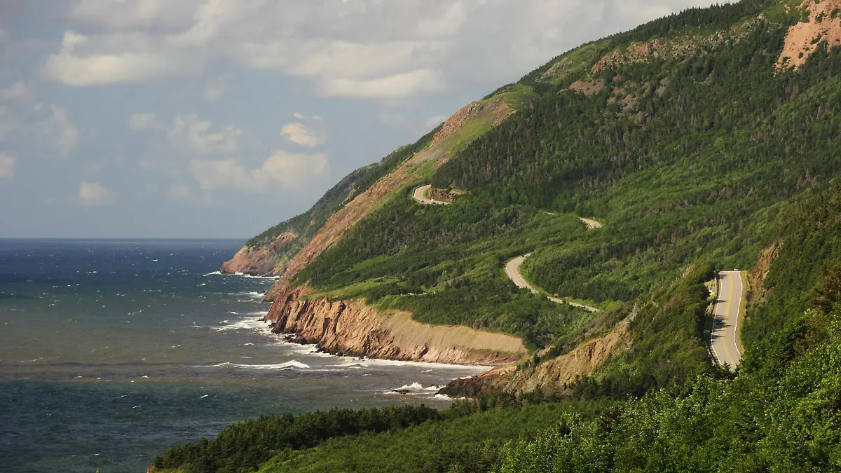 Küste mit Küstenstraße Cabot Trail im Cape Breton Nationalpark, Nova Scotia, Kanada, Nordamerika | Verwendung weltweit, Keine Weitergabe an Wiederverkäufer.