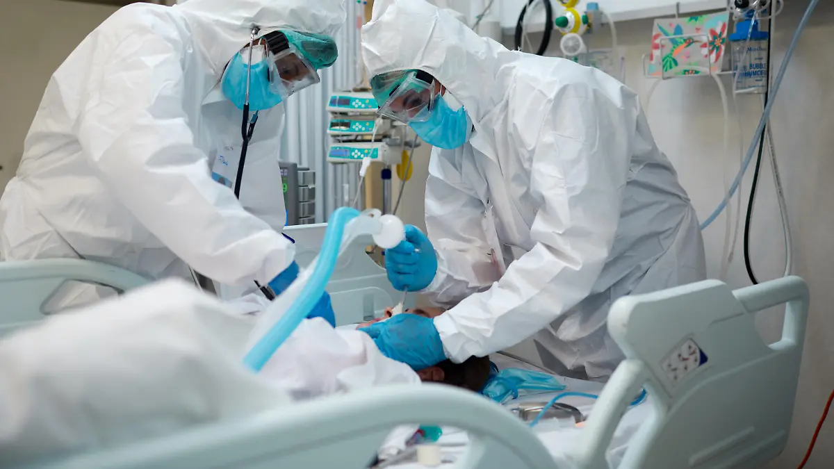 stayHOMEmasks Hospital COVID
Healthcare workers during an intubation procedure to a COVID patient