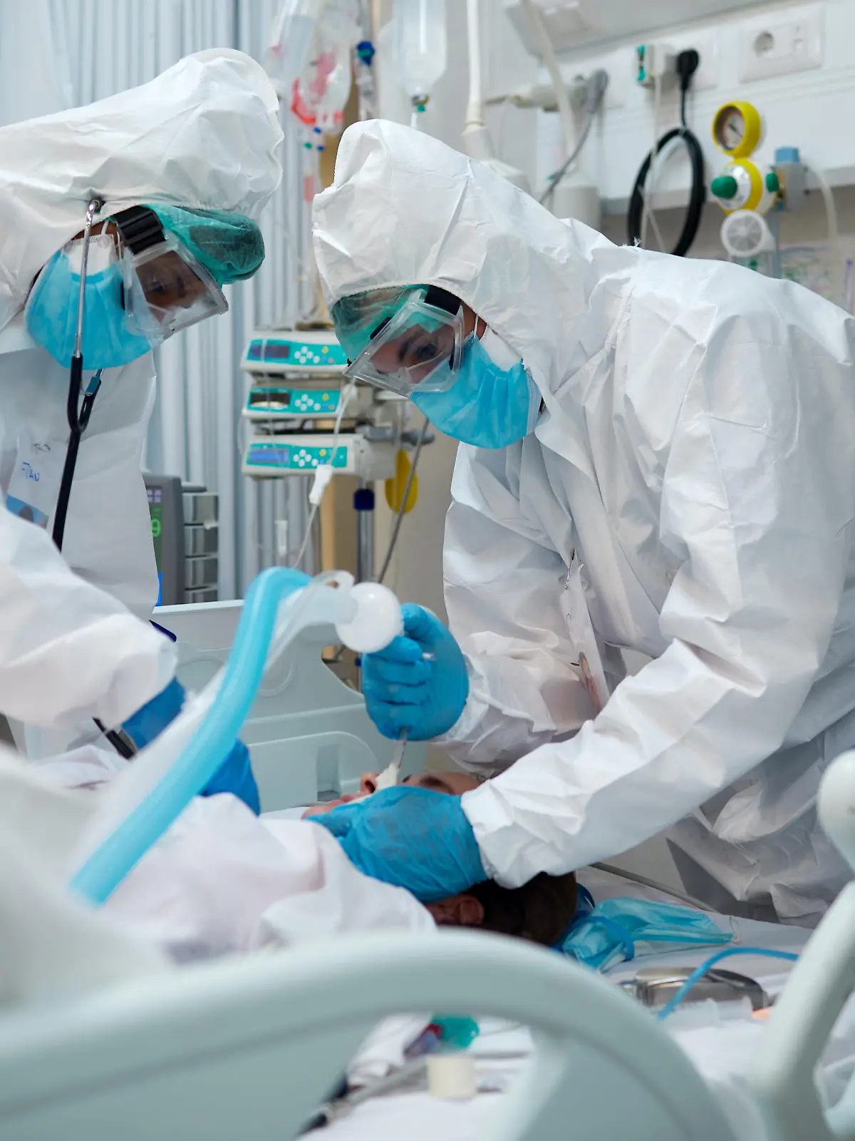 stayHOMEmasks Hospital COVID
Healthcare workers during an intubation procedure to a COVID patient