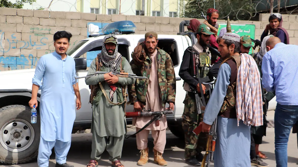 Taliban fighters patrol in the streets of a neighborhood in Kabul, Afghanistan, on Sunday, August. 22, 2021. PUBLICATIONxINxGERxSUIxAUTxHUNxONLY AFG2021082201 BashirxDarwish