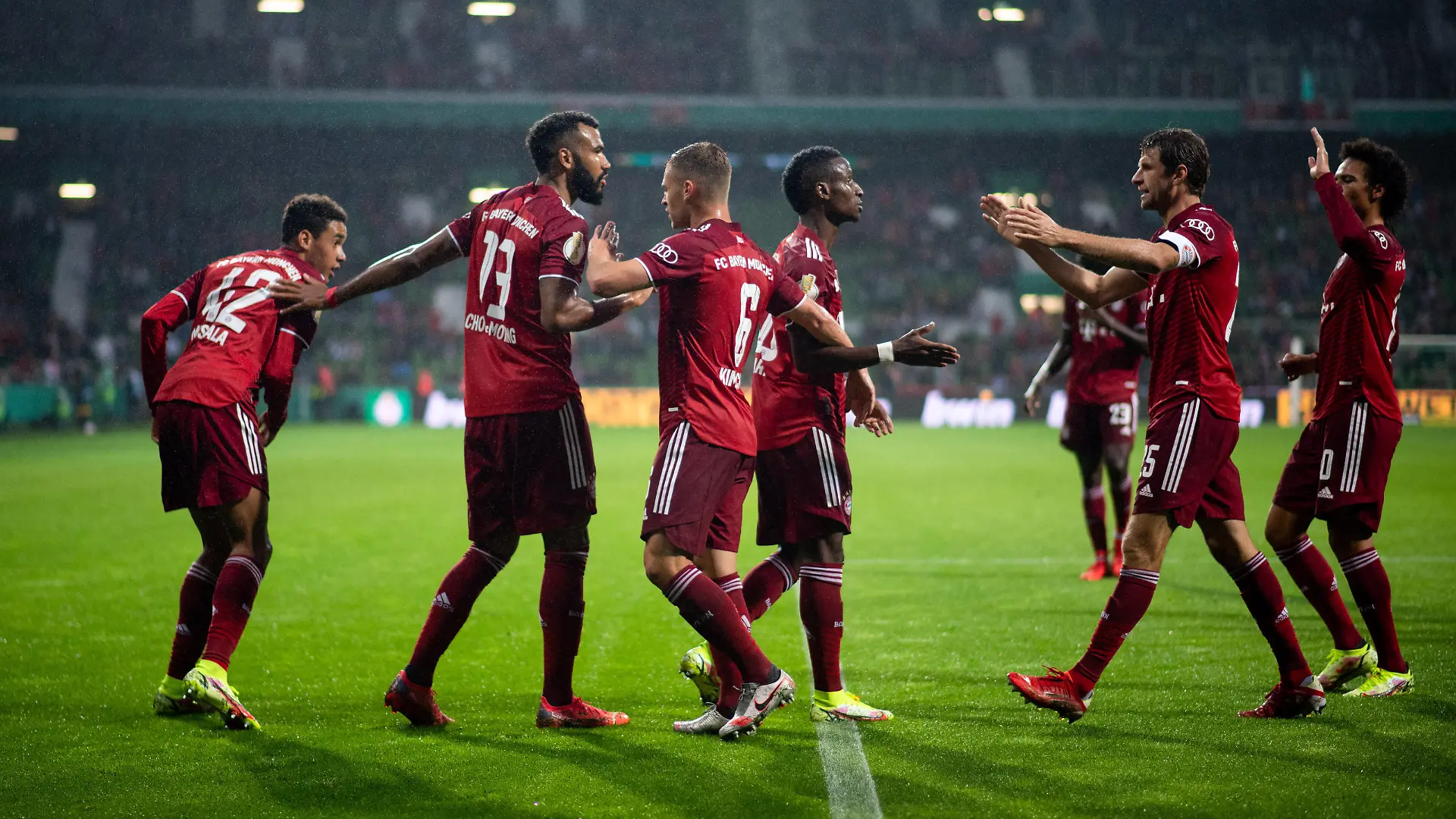 Jamal Musiala FC Bayern Muenchen 42, Eric Maxim Choupo-Moting FC Bayern Muenchen 13, Joshua Kimmich FC Bayern Muenchen 6, Bouna Sarr FC Bayern Muenchen 20, Thomas Mueller FC Bayern Muenchen 25 Leroy Sane FC Bayern Muenchen 10 jubeln ueber das Tor, GER, Bremer SV vs. FC Bayern Muenchen, Fussball, DFB Pokal 1. Runde, 25.08.2021, Spielzeit 2021/2022 DFB REGULATIONS PROHIBIT ANY USE OF PHOTOGRAPHS AS IMAGE SEQUENCES AND/OR QUASI-VIDEO GER, Bremer SV vs. FC Bayern Muenchen, Fussball, DFB Pokal 1. Runde, 25.08.2021, Spielzeit 2021/2022 Bremen *** Jamal Musiala FC Bayern Muenchen 42 , Eric Maxim Choupo Moting FC Bayern Muenchen 13 , Joshua Kimmich FC Bayern Muenchen 6 , Bouna Sarr FC Bayern Muenchen 20 , Thomas Mueller FC Bayern Muenchen 25 Leroy Sane FC Bayern Muenchen 10 cheer about the goal, GER, Bremer SV vs FC Bayern Muenchen, Football, DFB Pokal 1 Round, 25 08 2021, Season 2021 2022 DFB REGULATIONS PROHIBIT ANY USE OF PHOTOGRAPHS AS IMAGE SEQUENCES AND OR QUASI VIDEO GER, Bremer SV vs FC Bayern Muenchen, Football, DFB Pokal 1 Round, 25 08 2021, Season 2021 2022 Bremen Copyright: xEIBNER/MichaelxMemmlerx EP_MMR