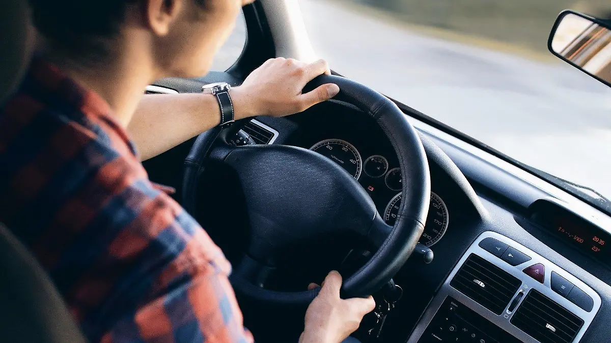 Schrecklicher Unfall: 19-Jähriger überfährt seinen Kumpel mit dem Auto.