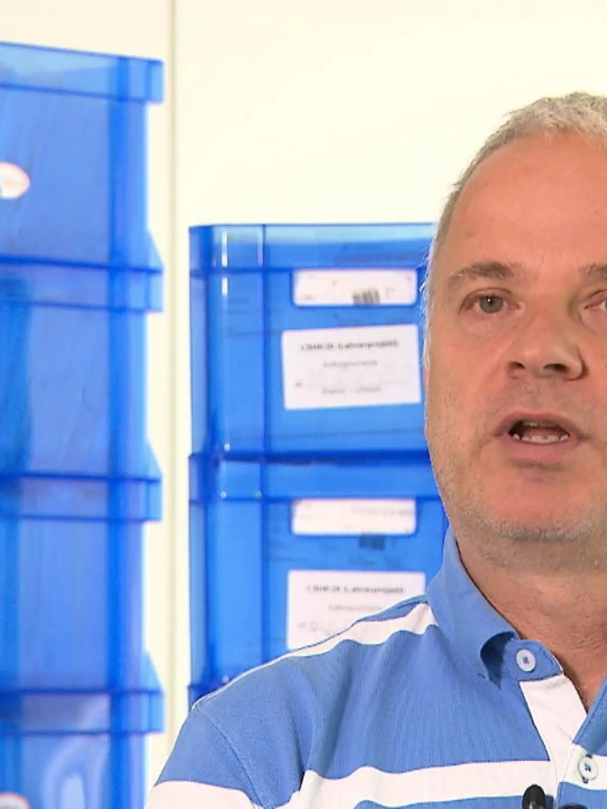 Wir haben Virologe Martin Stürmer die aktuell dringlichsten Fragen zur Corona-Impfung gestellt. Brauchen wir eine dritte Impfung? Sollten Schwangere sich impfen lassen? Warum liegen so viele Durchgeimpfte auf Isreales Intensivstationen?