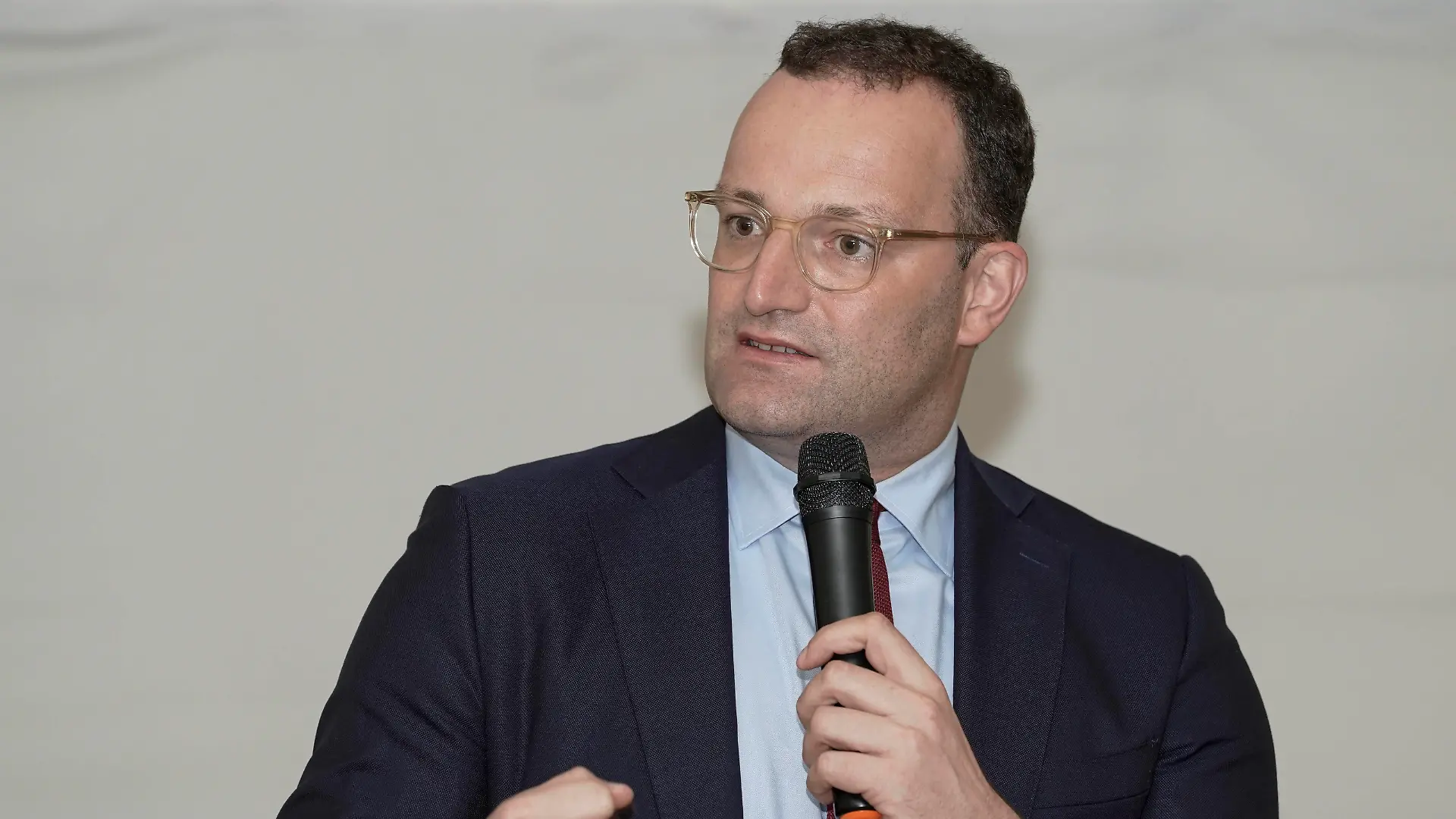 Wahlkampfveranstaltung Bundesgesundheitsminister besucht den Wahlkreis Leverkusen Aktuell, 23.08.2021, Jens Spahn Bundesgesundheitsminister und Bundestagskandidat der CDU im Portrait im Wahlkreis Leverkusen zur Wahlkampfveranstaltung Leverkusen Nordrhein-Westfalen Deutschland *** Election campaign event Federal Minister of Health visits the electoral district Leverkusen Current, 23 08 2021, Jens Spahn Federal Minister of Health and Bundestag candidate of the CDU in the portrait in the electoral district Leverkusen to the election campaign event Leverkusen North Rhine Westphalia Germany