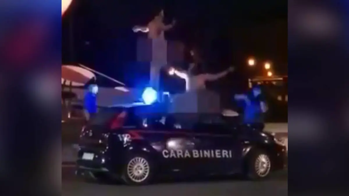 Deutsche Touristen randalieren im italienischen Modena.