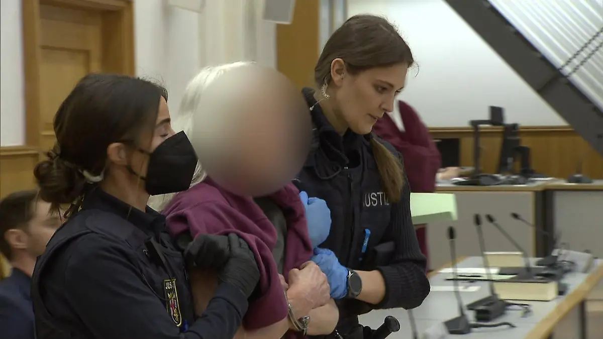 Elisabeth R. (75) im Gerichtssaal in Koblenz am Mittwoch.
