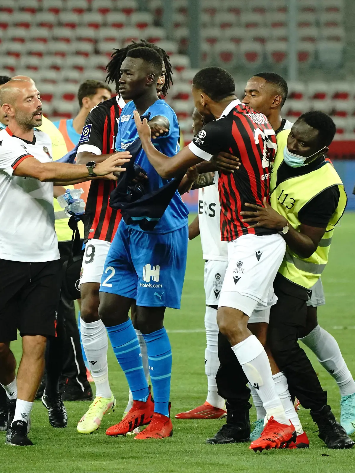  Bagarre generale - Jean Clair Todibo OGC Nice - Pape Gueye Olympique de Marseille FOOTBALL : OGC Nice vs Olympique de Marseille - Ligue 1 Uber Eats - Nice - 22/08/2021 NorbertScanella/PanoramiC PUBLICATIONxNOTxINxFRAxITAxBEL