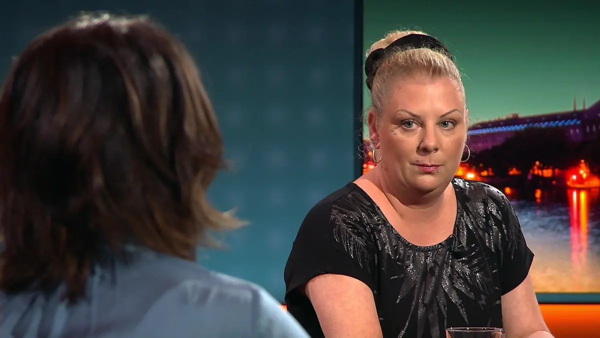 Beim RTL-Format "Am Tisch mit..." stellen Zuschauer und Zuschauerinnen den Kanzlerkandidat:innen Fragen.