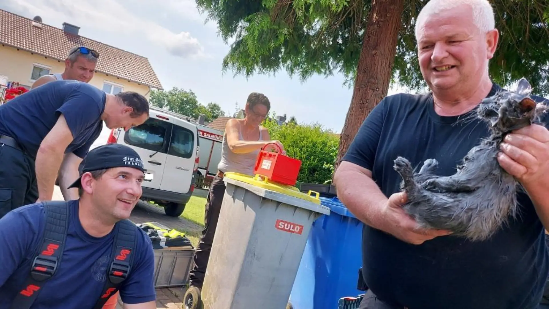 Feuerwehr Bad Soden-Salmünster befreit Kater aus misslicher Lage.