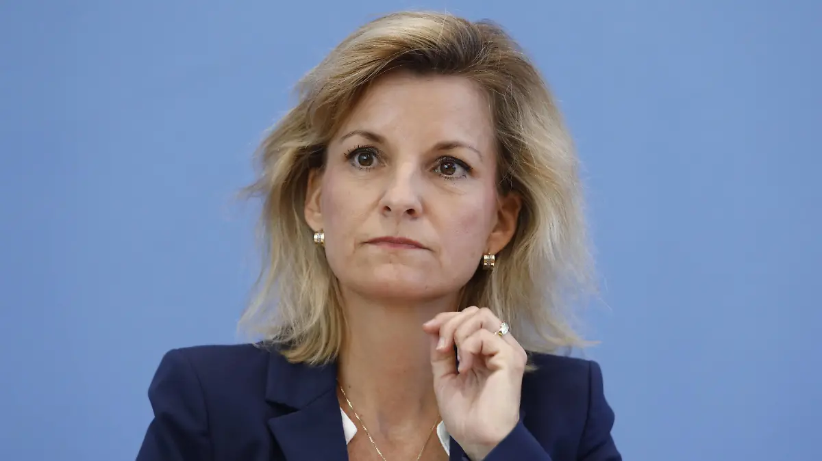 Daniela Ludwig, Drogenbeauftragte der Bundesregierung, Deutschland, Berlin, Bundespressekonferenz, Thema: Vorstellung des Rauschgiftlagebild 2020 *** Daniela Ludwig, Federal Government Commissioner on Narcotic Drugs, Germany, Berlin, Federal Press Conference, Topic Presentation of the Narcotics Situation Report 2020
