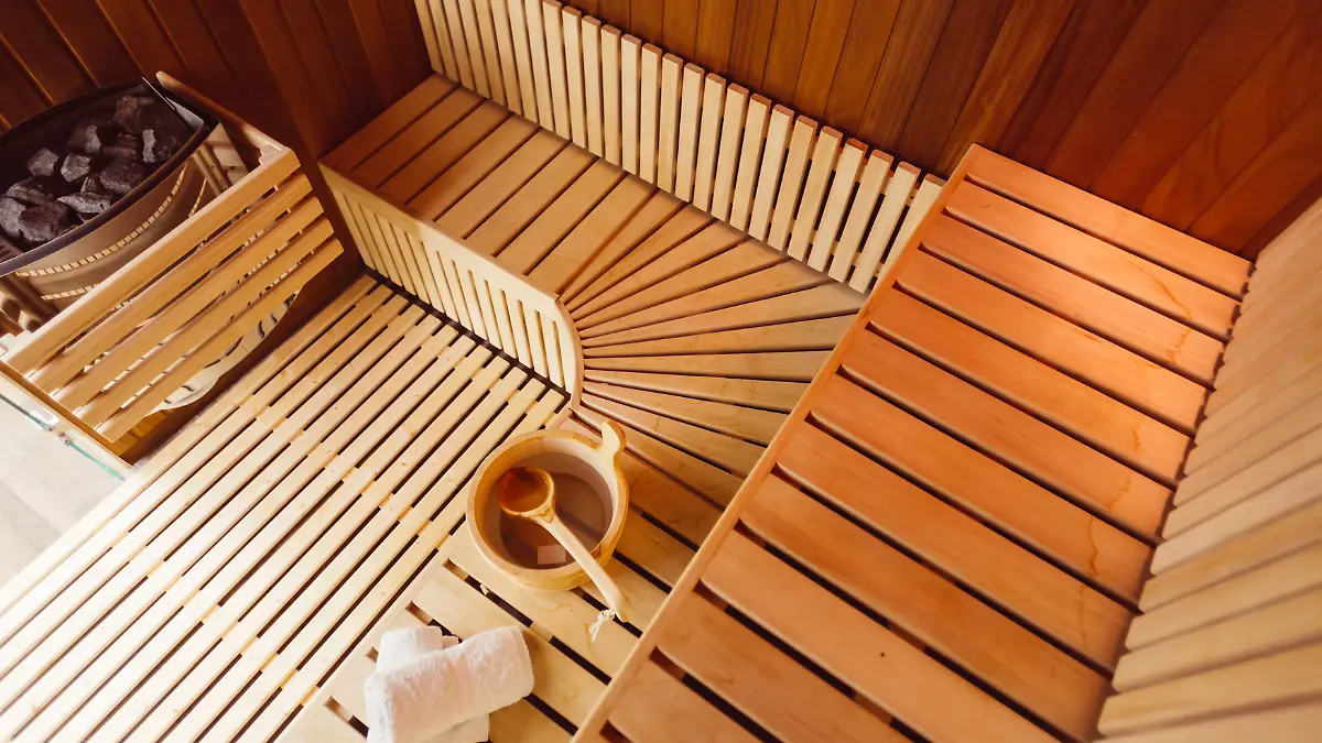 Die Einsatzkräfte finden eine leblose Frau und einen leblosen Mann in der Sauna. (Symbolbild) 