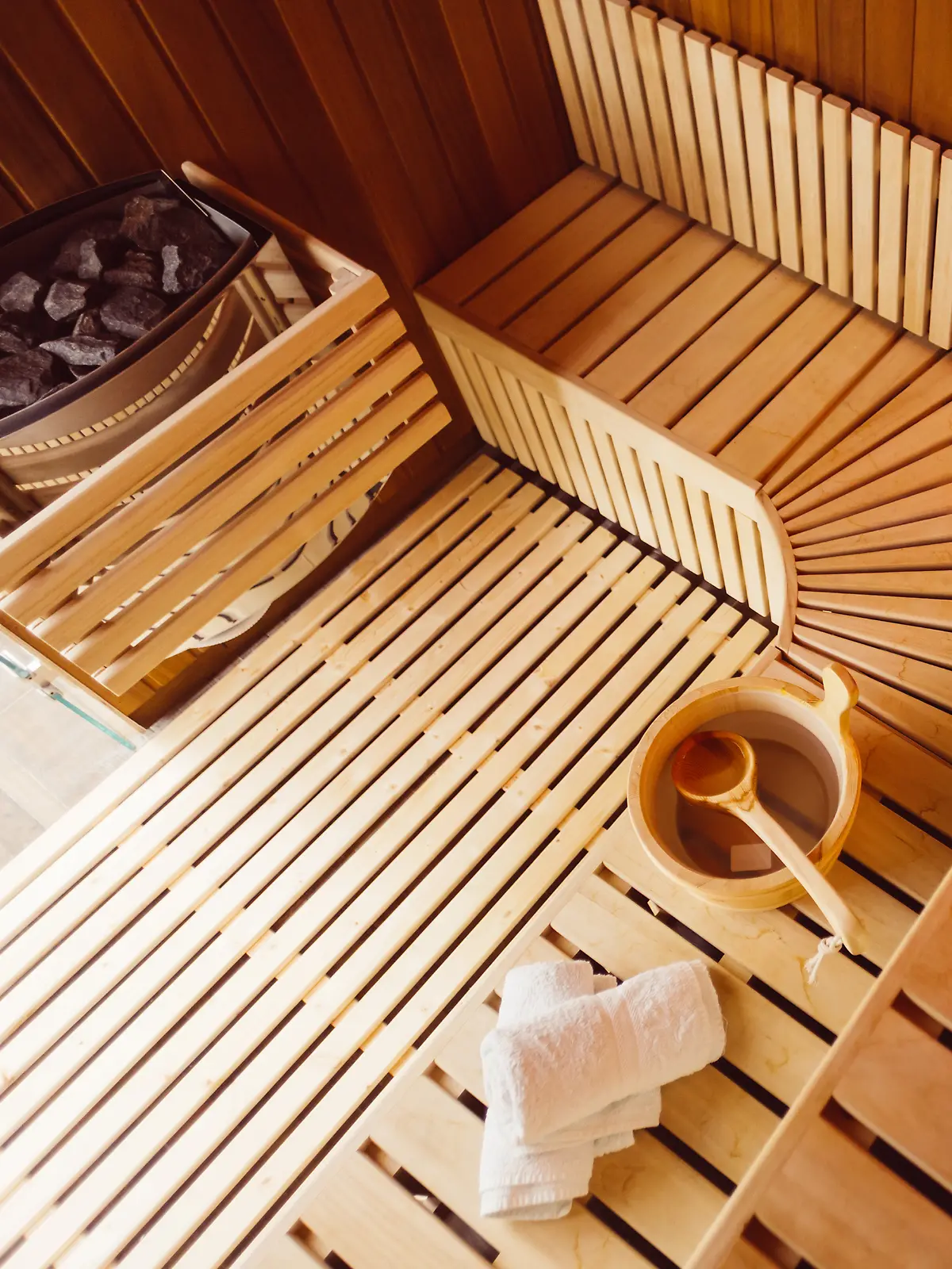 Die Einsatzkräfte finden eine leblose Frau und einen leblosen Mann in der Sauna. (Symbolbild) 