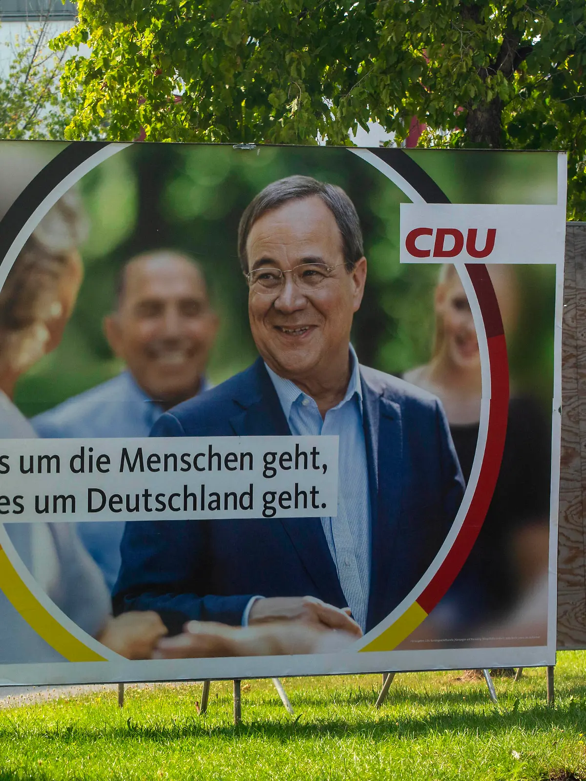  Wahlplakate zur Bundestagswahl im September 2021 sind in Köln  NRW  zu sehen. Armin Laschet CDU Weil es um die Menschen geht, wenn es um Deutschland geht Wahlplakate *** Election posters for the federal election in September 2021 can be seen in Cologne NRW Armin Laschet CDU Because its about the people when it comes to Germany Election posters