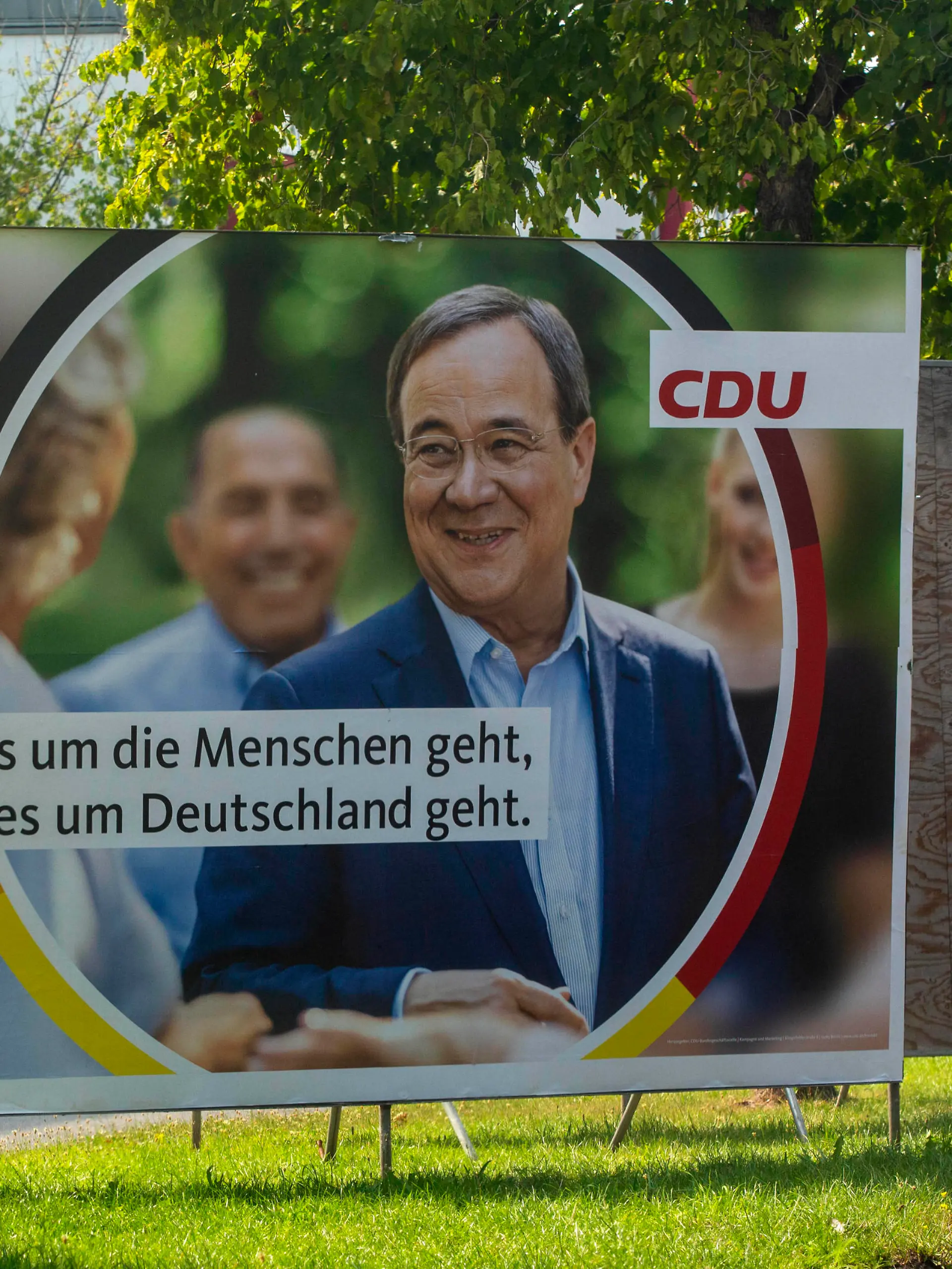  Wahlplakate zur Bundestagswahl im September 2021 sind in Köln  NRW  zu sehen. Armin Laschet CDU Weil es um die Menschen geht, wenn es um Deutschland geht Wahlplakate *** Election posters for the federal election in September 2021 can be seen in Cologne NRW Armin Laschet CDU Because its about the people when it comes to Germany Election posters