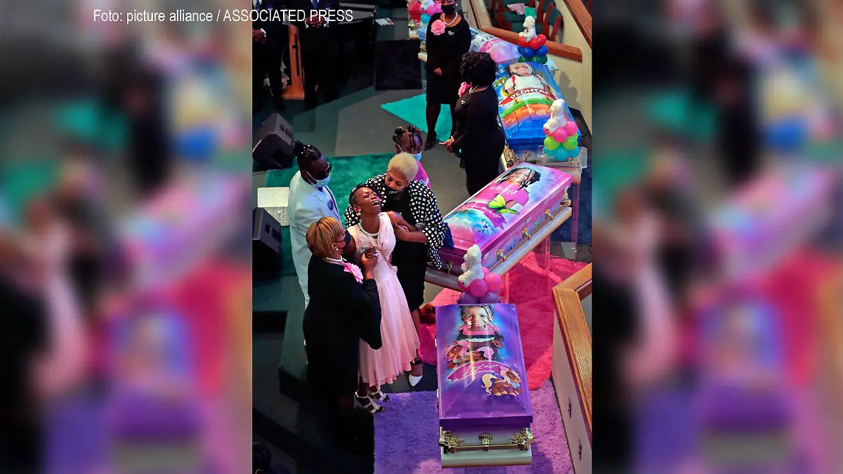 Sabrina Dunigan cries out as she visits the caskets of her children killed in an Aug. 6 fire during their funeral at Greater St. Mark Church of God in Christ on Saturday, Aug. 21, 2021 in East St. Louis, Ill. Loy'el Dunigan, 2, Deontae Davis, 9, twin sisters Heaven and Neveah "Veah" Dunigan, 8 and Jabari Johnson 4, died in the predawn apartment fire while Dunigan was picking up her boyfriend. Their grandfather and his wife jumped from the apartment's second floor. (Robert Cohen/St. Louis Post-Dispatch via AP)
