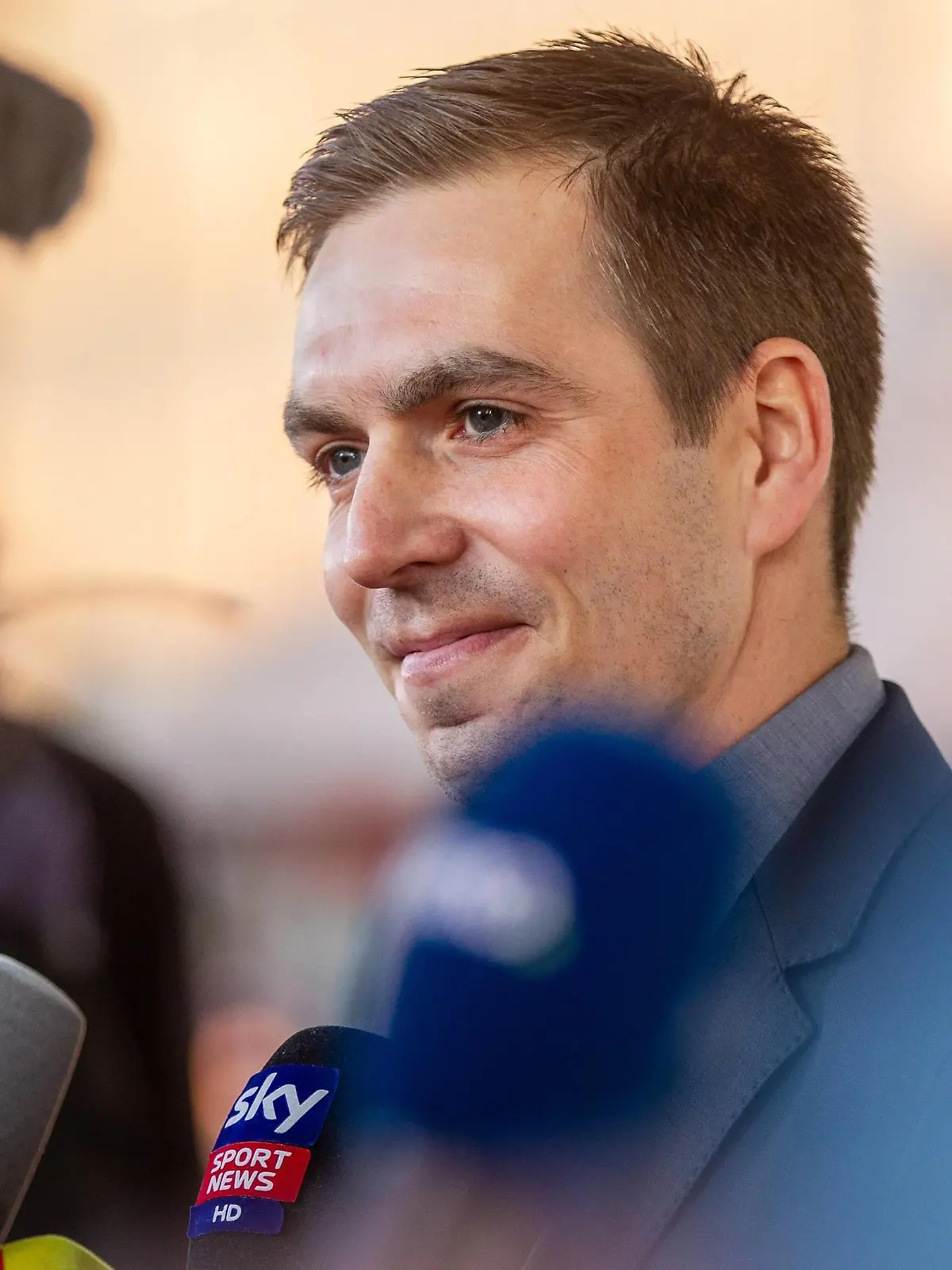 Philipp Lahm beim Interview bei der Preisverleihung zur Eröffnung der HALL OF FAME des deutschen Fußballs, 01.04.2019 Preisverleihung zur Eröffnung der HALL OF FAME des deutschen Fußballs, 01.04.2019 Dortmund *** Philipp Lahm at the interview at the award ceremony for the opening of the HALL OF FAME of German football 01 04 2019 Award ceremony for the opening of the HALL OF FAME of German football 01 04 2019 Dortmund Copyright: xEibner/MarioxHommesx EP_MHS  