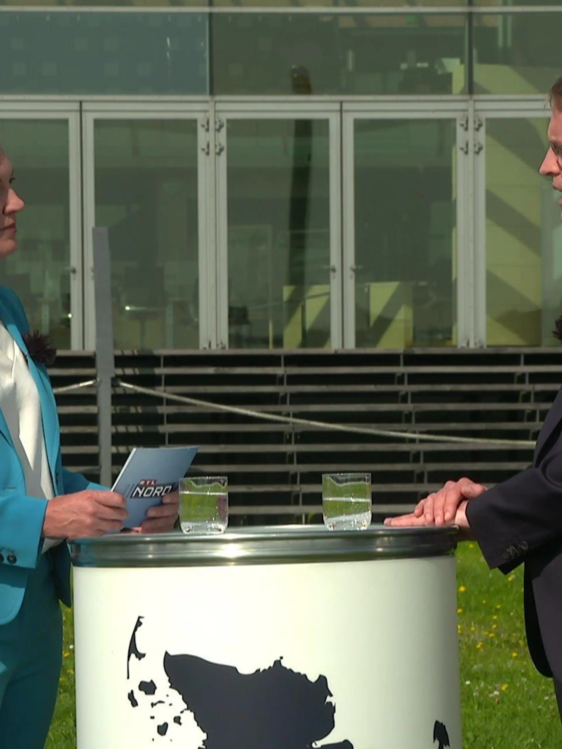 Daniel Günther im RTL Nord-Sommerinterview mit Reporterin Kirsten von Keitz.