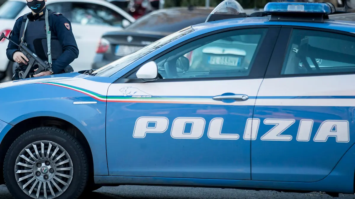 Foto Roberto Monaldo / LaPresse.15-03-2021 Roma.Cronaca.Zona Rossa - Posto di controllo della Polizia di Stato.In the La Polizia durante i controlli per il rispetto della zona rossa anti Covid-19..Photo Roberto Monaldo / LaPresse .15-03-2021 Rome (Italy) News .Red Zone - State Police checkpoint (Credit Image: © LaPresse via ZUMA Press