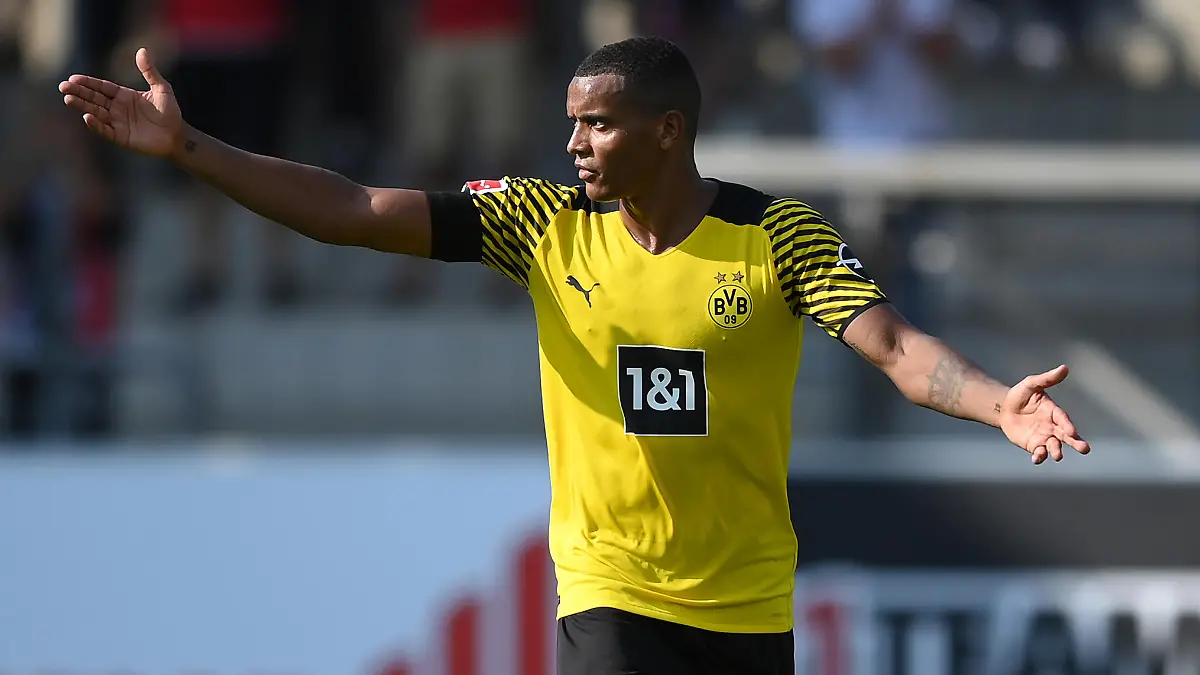 FREIBURG IM BREISGAU, GERMANY - AUGUST 21: Manuel Akanji of Dortmund controls the ball during the Bundesliga match between Sport-Club Freiburg and Borussia Dortmund at SC-Stadion on August 21, 2021 in Freiburg im Breisgau, Germany. (Photo by Matthias Hangst/Getty Images)