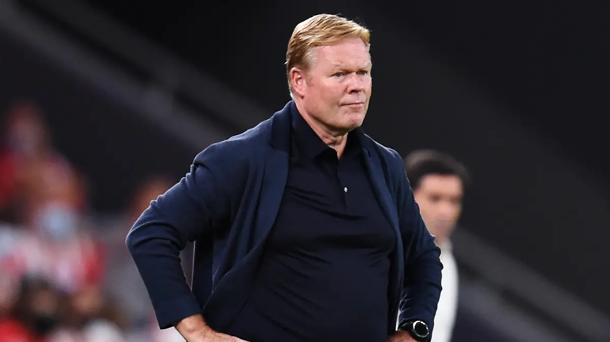 BILBAO, SPAIN - AUGUST 21: Ronald Koeman, Head Coach of FC Barcelona looks on from the sidelines during the LaLiga Santander match between Athletic Club and FC Barcelona at San Mames Stadium on August 21, 2021 in Bilbao, Spain. (Photo by Juan Manuel Serrano Arce/Getty Images)