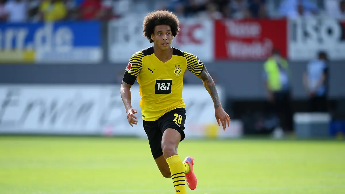 FREIBURG IM BREISGAU, GERMANY - AUGUST 21: Axel Witsel of Dortmund controls the ball during the Bundesliga match between Sport-Club Freiburg and Borussia Dortmund at SC-Stadion on August 21, 2021 in Freiburg im Breisgau, Germany. (Photo by Matthias Hangst/Getty Images)