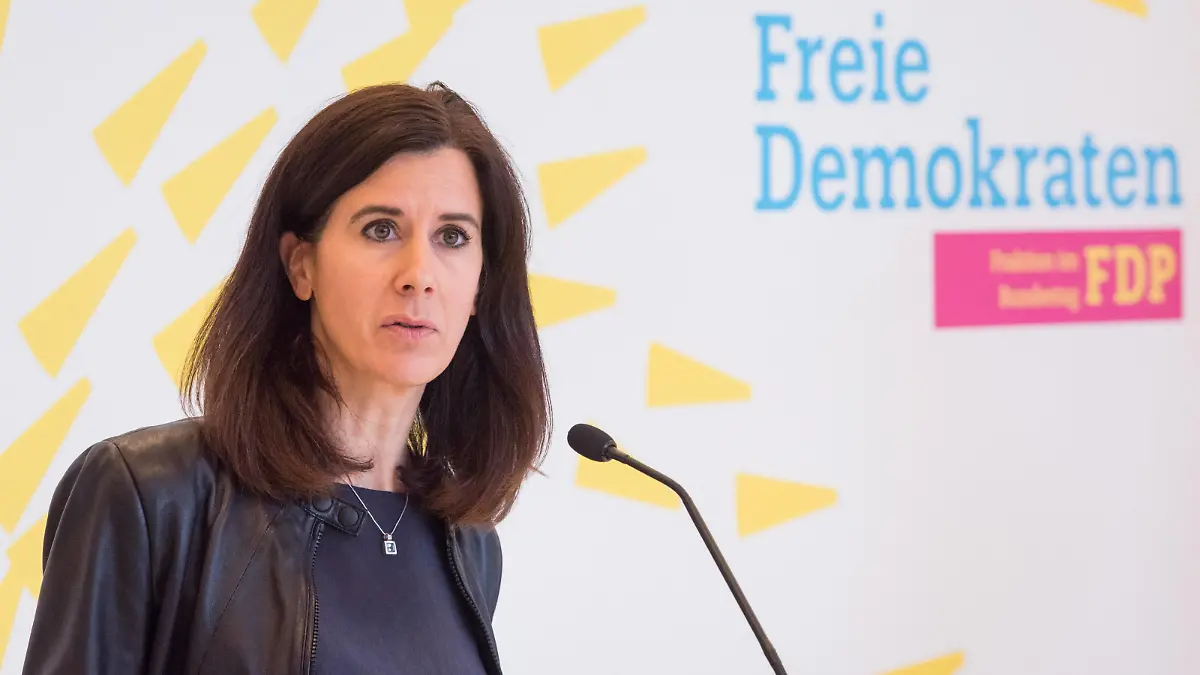  Berlin, Pressekonferenz der FDP Fraktion Deutschland, Berlin - 06.10.2020: Im Bild ist Katja Suding fdp während der Pressekonferenz der Fraktion im deutschen Bundestag zu sehen. Berlin Bundestag Berlin Deutschland *** Berlin, Press Conference of the FDP Faction Germany, Berlin 06 10 2020 In the picture you can see Katja Suding fdp during the press conference of the Faction in the German Bundestag Berlin Bundestag Berlin Germany