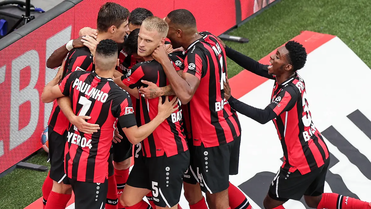  21.08.2021, Fussball, Saison 2021/2022, Bundesliga, 2. Spieltag - Bayer 04 Leverkusen - Borussia Mönchengladbach Die Spieler von Bayer 04 Leverkusen bejubeln den Treffer zum 2:0. Foto: RHR-Foto/Dennis Ewert DFL REGULATIONS PROHIBIT ANY USE OF PHOTOGRAPHS AS IMAGE SEQUENCES AND/OR QUASI-VIDEO. Leverkusen BayArena NRW Deutschland xRHR-FOTOx/xDEx *** 21 08 2021, Football, Season 2021 2022, Bundesliga, 2 Matchday Bayer 04 Leverkusen Borussia Mönchengladbach The players of Bayer 04 Leverkusen celebrate the goal to 2 0 Photo RHR Foto Dennis Ewert DFL REGULATIONS PROHIBIT ANY USE OF PHOTOGRAPHS AS IMAGE SEQUENCES AND OR QUASI VIDEO Leverkusen BayArena NRW Germany xRHR FOTOx xDEx