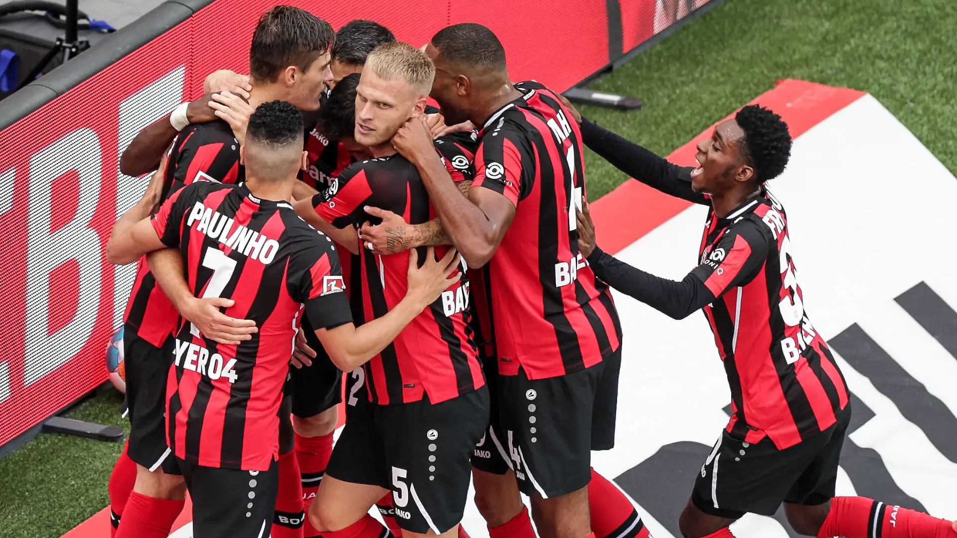  21.08.2021, Fussball, Saison 2021/2022, Bundesliga, 2. Spieltag - Bayer 04 Leverkusen - Borussia Mönchengladbach Die Spieler von Bayer 04 Leverkusen bejubeln den Treffer zum 2:0. Foto: RHR-Foto/Dennis Ewert DFL REGULATIONS PROHIBIT ANY USE OF PHOTOGRAPHS AS IMAGE SEQUENCES AND/OR QUASI-VIDEO. Leverkusen BayArena NRW Deutschland xRHR-FOTOx/xDEx *** 21 08 2021, Football, Season 2021 2022, Bundesliga, 2 Matchday Bayer 04 Leverkusen Borussia Mönchengladbach The players of Bayer 04 Leverkusen celebrate the goal to 2 0 Photo RHR Foto Dennis Ewert DFL REGULATIONS PROHIBIT ANY USE OF PHOTOGRAPHS AS IMAGE SEQUENCES AND OR QUASI VIDEO Leverkusen BayArena NRW Germany xRHR FOTOx xDEx