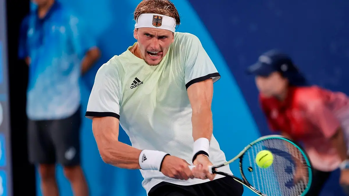 Tokio 2020 im Jahr 2021, Rückblick: Olympische Highlights Tokio 2020 im Jahr 2021, Olympische Highlights Sport Bilder des Tages German Alexander Zverev in action against Serbian Novak Djokovic during their semifinal match of men s singles tennis amid the 2020 Olympic Games, Olympische Spiele, Olympia, OS at Ariake Tennis Park in Tokyo, Japan, 30 July 2021. 2020 Olympics - Tennis ACHTUNG: NUR REDAKTIONELLE NUTZUNG PUBLICATIONxINxGERxSUIxAUTxONLY Copyright: xKaixFoersterlingx EVE4571 20210730-05469455b6edd5229eae69d5efbbaa96a7f5e65c