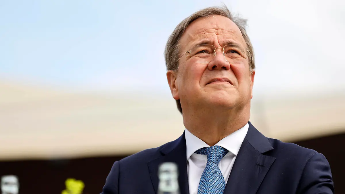 Armin Laschet bei der Inbetriebnahme das Pumpwerks Oberhausen und damit des gesamten Abwasserkanals Emscher. Bis Ende 2021 wird die Emscher sukzessive von ihrer Schmutzfracht befreit. Oberhausen, 20.08.2021 *** Armin Laschet at the commissioning of the Oberhausen pumping station and thus of the entire Emscher wastewater canal By the end of 2021, the Emscher will be successively freed of its pollution load Oberhausen, 20 08 2021 Foto:xC.xHardtx/xFuturexImage