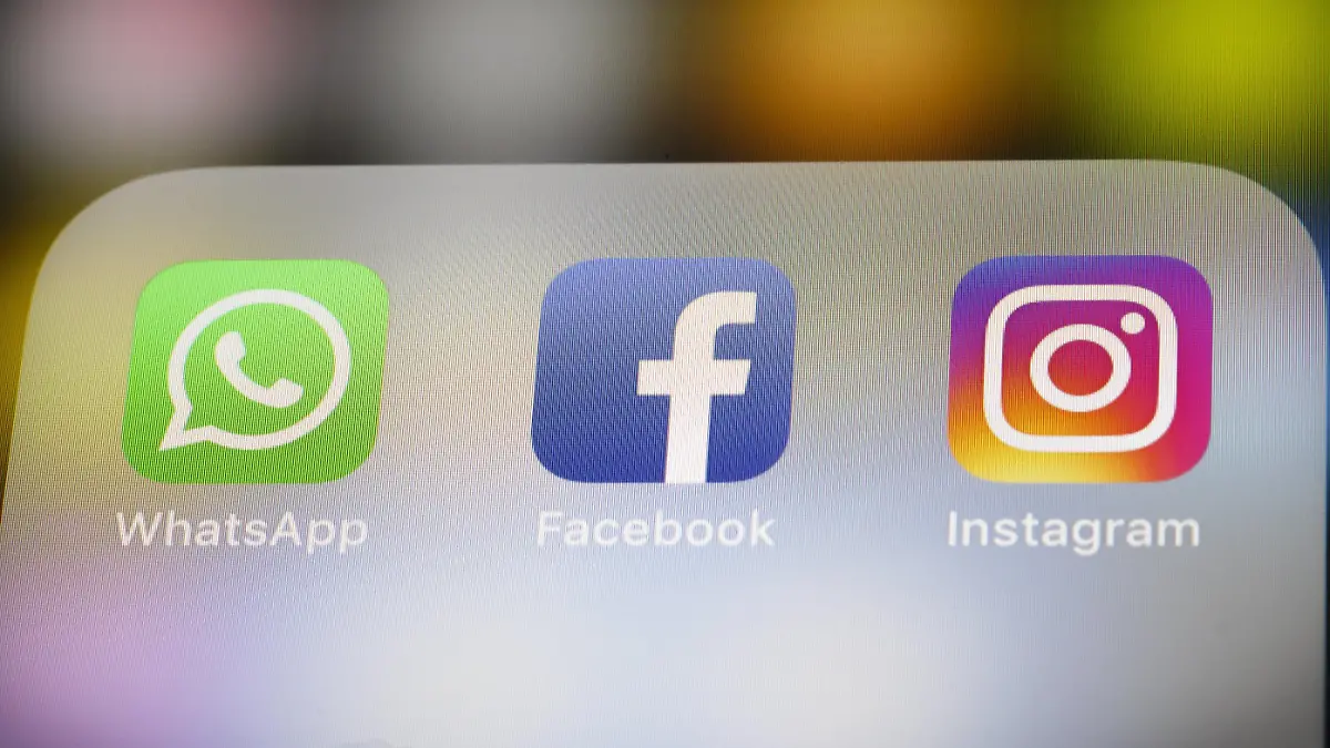 Die Apps verschiedener Sozialer Netzwerke werden auf einem Smartphone angezeigt. WhatsApp, Facebook, Instagram. Berlin, 08.02.2016. Berlin Deutschland *** The various social networking apps can be displayed on a Smartphone WhatsApp Facebook Instagram Berlin 08 02 2016 Berlin Germany PUBLICATIONxINxGERxSUIxAUTxONLY Copyright: xThomasxTrutschel/photothek.netx  