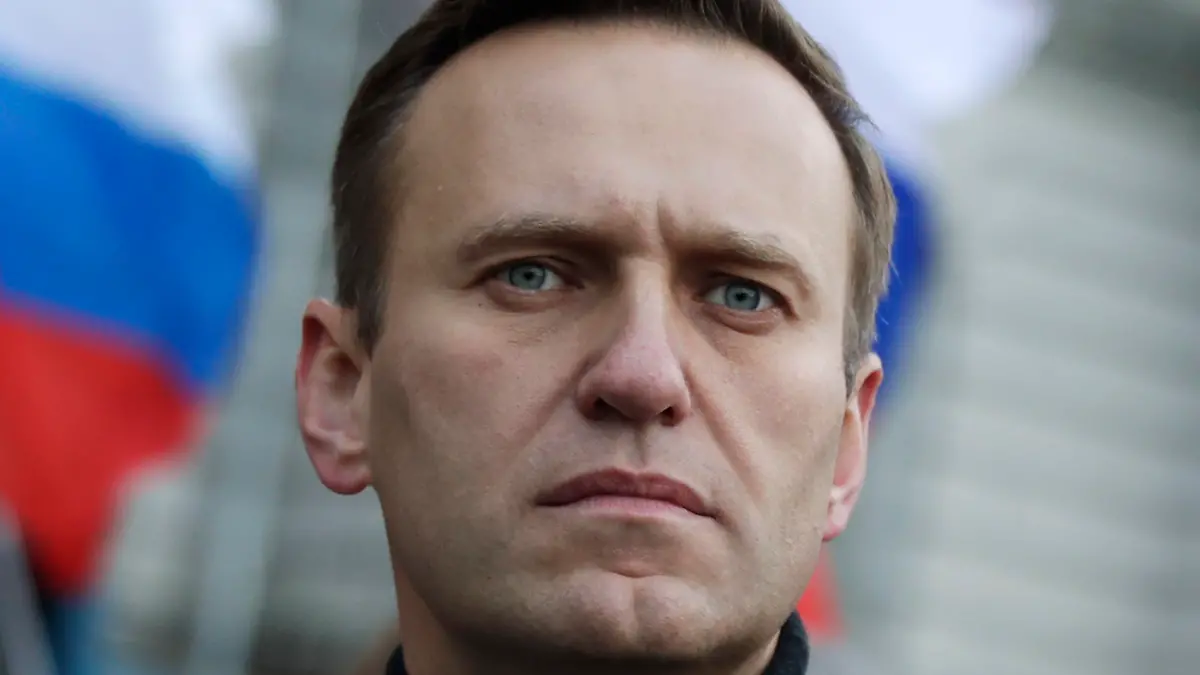 ARCHIV - 29.02.2020, Russland, Moskau: Alexej Nawalny, Oppositionsführer aus Russland, nimmt an einem Gedenkmarsch für den Kremlkritiker Nemzow teil. (zu dpa «Kremlgegner Nawalny: Kehre am Sonntag nach Moskau zurück») Foto: Pavel Golovkin/AP/dpa +++ dpa-Bildfunk +++