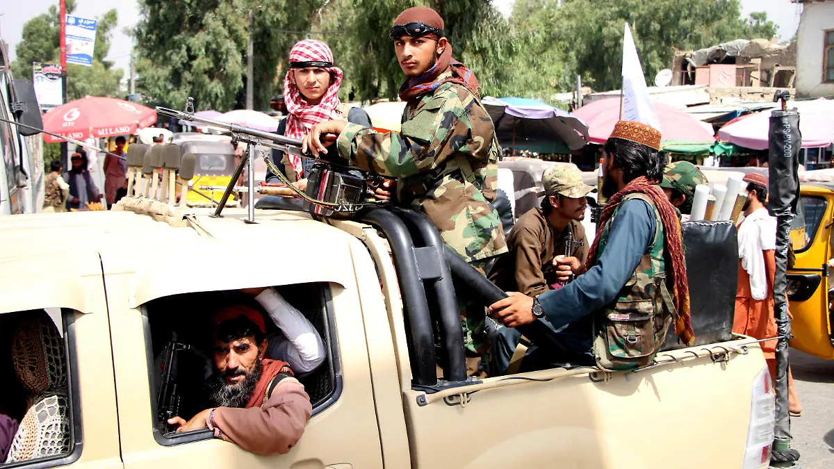  Afghanistan Taliban 6627447 19.08.2021 Taliban terrorist organization, banned in Russia militants sit in a car in the street of Mehtarlam, the capital of Laghman province in eastern Afghanistan. The Taliban offensive across Afghanistan was completed on August 15 by the seizure of Kabul. Ashraf Ghani resigned from the presidential post and left the country. The movement declared the end of the years-long war. Stringer / Sputnik Mehtarlam Afghanistan PUBLICATIONxINxGERxSUIxAUTxONLY Copyright: xStringerx