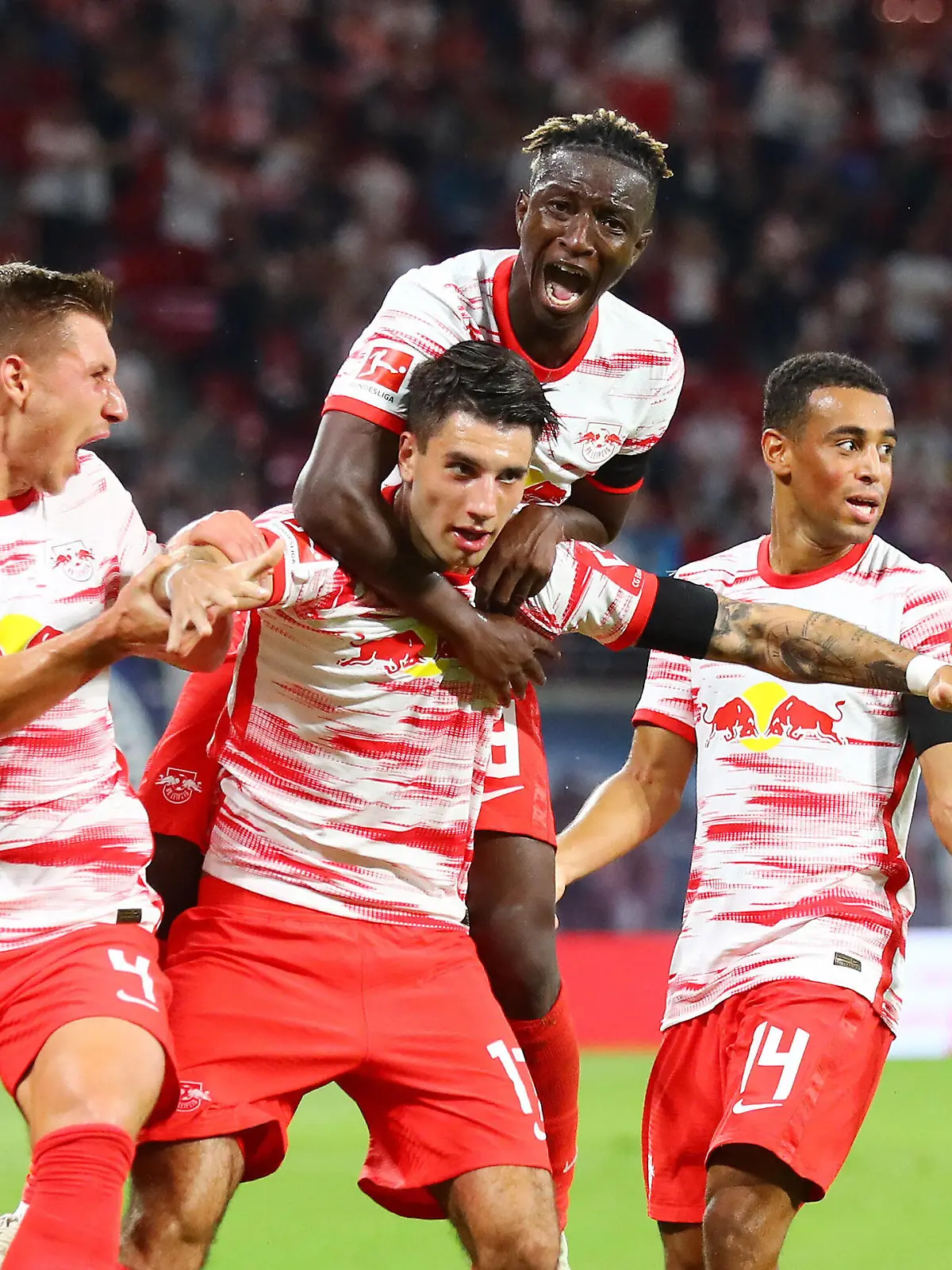 RB Leipzig - Stuttgart / 20.08.2021 Leipzig, 20.08.2021, Red Bull Arena, Fussball Bundesliga, 2. Spieltag , RB Leipzig vs. VfB Stuttgart , Im Bild: Tor für Leipzig. Dominik Szoboszlai 17, RB Leipzig trifft zum 1:0 und jubelt mit Willi Orban 4, RB Leipzig, Amadou Haidara 8, RB Leipzig, Tyler Adams 14, RB Leipzig. , DFL regulations prohibit any use of photographs as image sequences and/or quasi-video. , *** RB Leipzig Stuttgart 20 08 2021 Leipzig, 20 08 2021, Red Bull Arena, Fussball Bundesliga, 2 Spieltag , RB Leipzig vs VfB Stuttgart , In picture Goal for Leipzig Dominik Szoboszlai 17, RB Leipzig scores 1 0 and cheers with Willi Orban 4, RB Leipzig , Amadou Haidara 8, RB Leipzig , Tyler Adams 14, RB Leipzig , DFL regulations prohibit any use of photographs as image sequences and or quasi video , Picture Point 