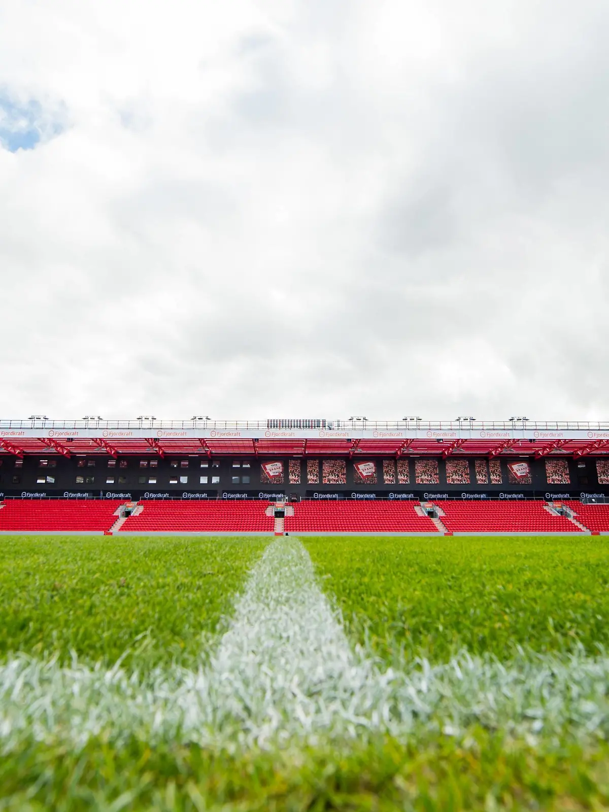 190903 General view of Brann stadion ahead of the women s International Friendly, Länderspiel, Nationalmannschaft football match between Norway and England on September 3, 2019 in Bergen. Photo: Vegard Wivestad Grott / BILDBYRAN / kod VG / 170381 bbeng football fotboll fotball privatlandskamp vänskapsmatch dam women norge norway england arena *** 190903 General view of Brann stadium ahead of the womens international friendly football match between Norway and England on September 3, 2019 in Bergen Photo Vegard Wivestad Grott BILDBYRAN code VG 170381 bbeng football soccer football private friendly womens match norway norway england arena, PUBLICATIONxNOTxINxDENxNORxSWExFINxAUT Copyright: VEGARDxWIVESTADxGRoTT BB190903BB075  