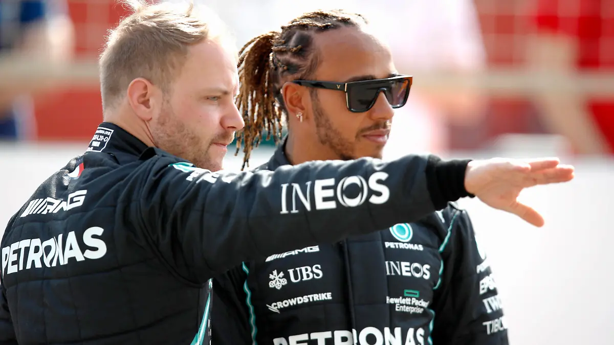 Formula 1 2021: Bahrain March testing BAHRAIN INTERNATIONAL CIRCUIT, BAHRAIN - MARCH 12: Valtteri Bottas, Mercedes W12 and Lewis Hamilton, Mercedes W12 during the Bahrain March testing at Bahrain International Circuit on Friday March 12, 2021 in Sakhir, Bahrain. Photo by Charles Coates / LAT Images Images PUBLICATIONxINxGERxSUIxAUTxHUNxONLY TE2101_071003_09I5354