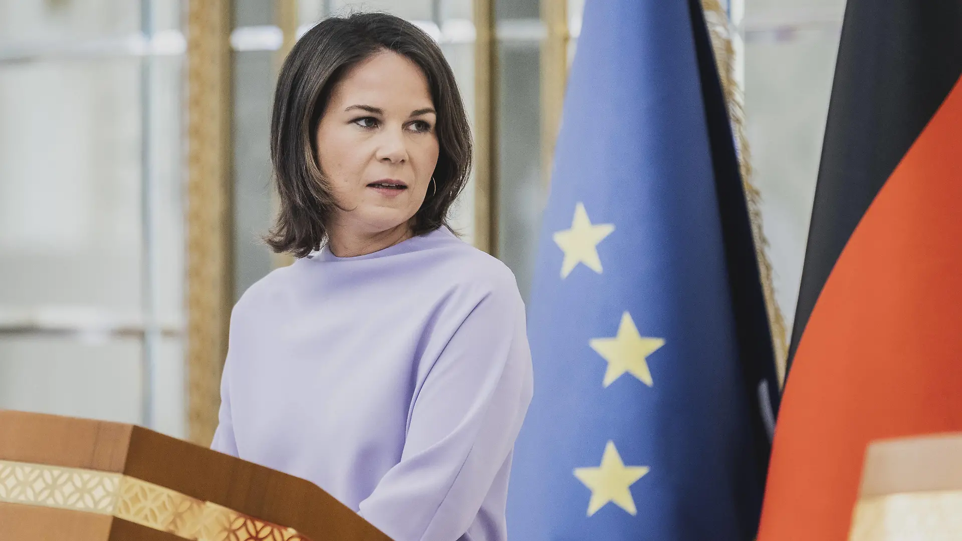 Annalena Baerbock Buendnis 90/Die Gruenen, Bundesaussenministerin, aufgenommen im Rahmen einer gemeinsamen Pressekonferenz mit Scheich Mohammed bin Abdulrahman bin Jassim Al Thani nicht im Bild, Premierminister und Aussenminister von Katar, in Doha, 17.05.2023. Baerbock reist bei ihrer dreitaegigen Reise nach Saudi-Arabien und nach Katar. Doha Katar *** Annalena Baerbock Buendnis 90 Die Gruenen , German Foreign Minister, pictured during a joint press conference with Sheikh Mohammed bin Abdulrahman bin Jassim Al Thani not in picture , Prime Minister and Foreign Minister of Qatar, in Doha, 17 05 2023 Baerbock travels on her three-day trip to Saudi Arabia and to Qatar Doha Qatar Copyright: xFlorianxGaertnerx