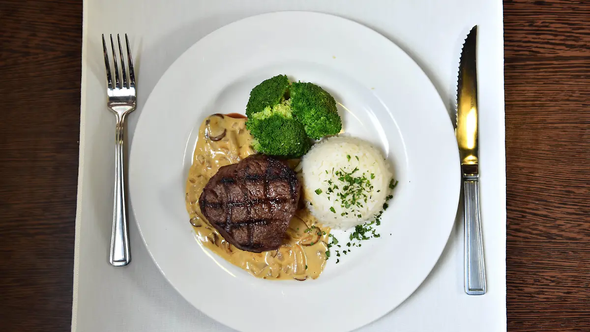 Queen's 90th birthday celebrations. EDITORIAL USE ONLY Chef Darren McGrady, who has worked for Queen Elizabeth II for 15 years, prepared her Majesty's favourite meal, Gaelic steak, on behalf of JUST EAT, at Wolfe's Bar and Grill in Covent Garden, London. Issue date: Thursday June 9, 2016. McGrady has created a 3-course menu inspired by the Queen's favourite dishes, which will be available for delivery from JUST EAT on June 10-12th in honour of her official birthday weekend. Photo credit should read: Matt Crossick/PA Wire URN:26549167