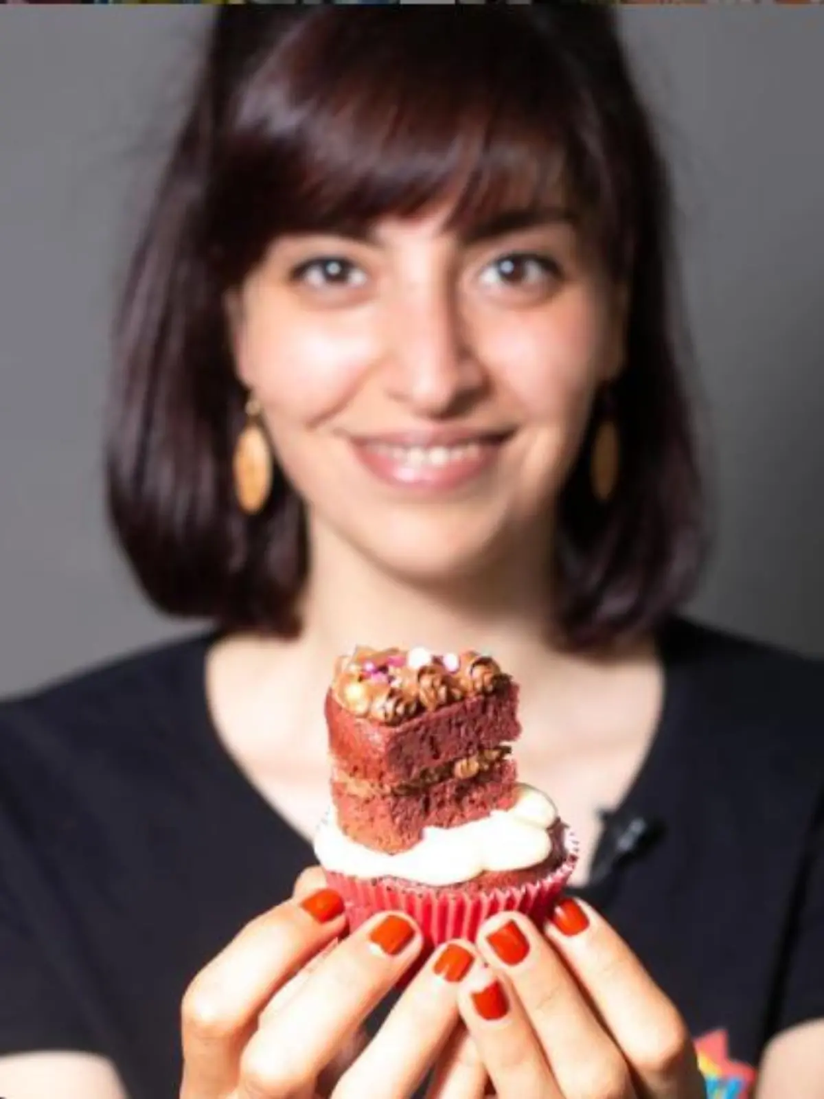 Mit Cupcakes erklärt Rasha Nasr ihre politischen Ziele für den Bundestag