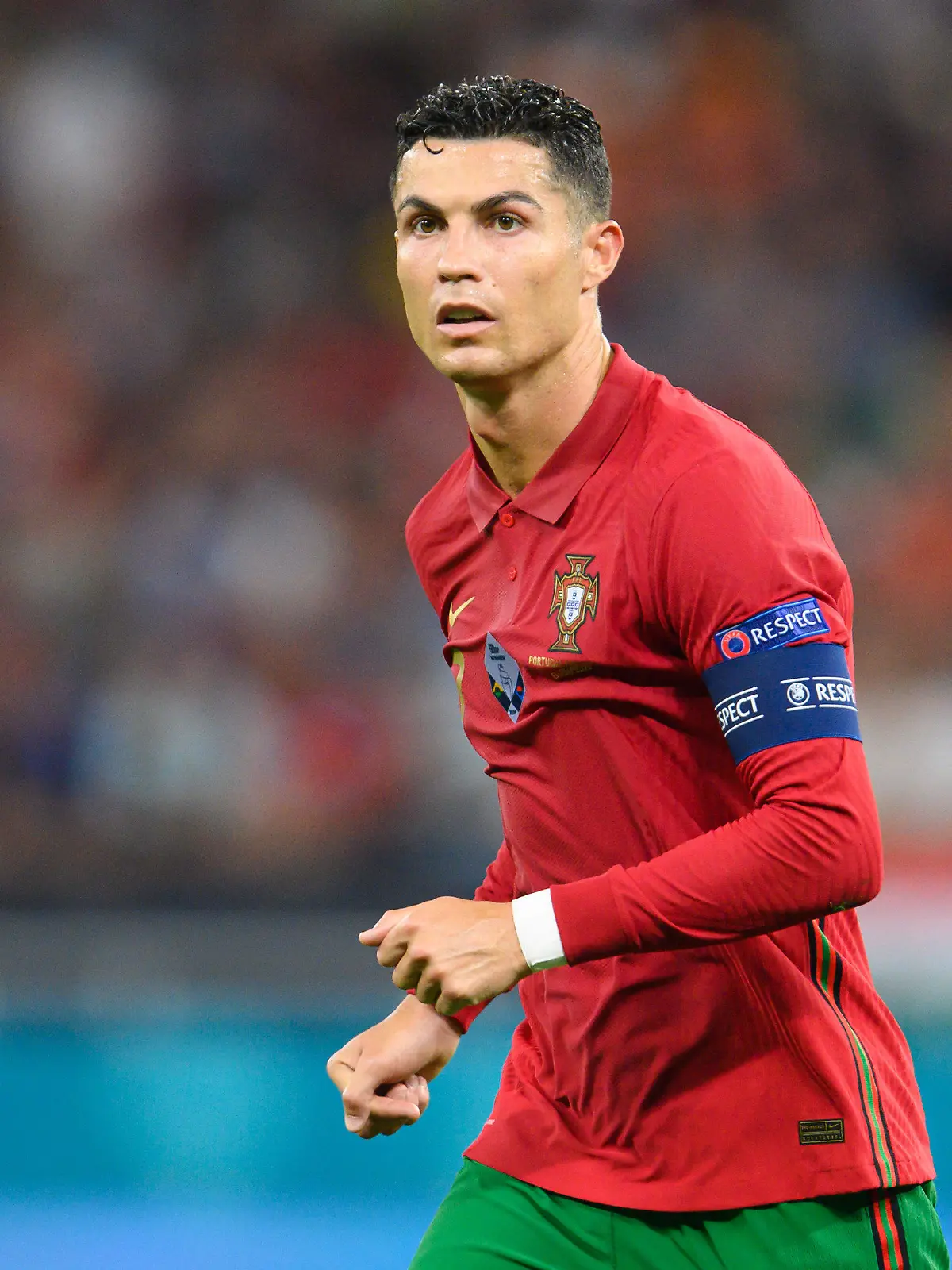 ARCHIV - 23.06.2021, Ungarn, Budapest: Fußball: EM, Portugal - Frankreich, Vorrunde, Gruppe F, 3. Spieltag, in der Puskás Arena. Portugals Cristiano Ronaldo steht auf dem Feld. (zu dpa "Unglücklicher Ronaldo bekommt ungewöhnlichen Korb aus Madrid") Foto: Robert Michael/dpa-Zentralbild/dpa +++ dpa-Bildfunk +++
