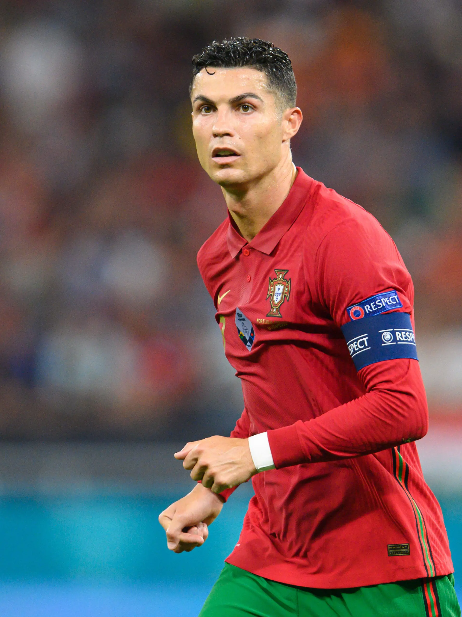 ARCHIV - 23.06.2021, Ungarn, Budapest: Fußball: EM, Portugal - Frankreich, Vorrunde, Gruppe F, 3. Spieltag, in der Puskás Arena. Portugals Cristiano Ronaldo steht auf dem Feld. (zu dpa "Unglücklicher Ronaldo bekommt ungewöhnlichen Korb aus Madrid") Foto: Robert Michael/dpa-Zentralbild/dpa +++ dpa-Bildfunk +++